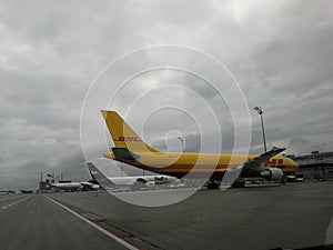DHL plane