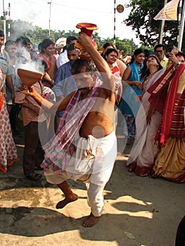 Dhunuchi nritya at Durga puja festival