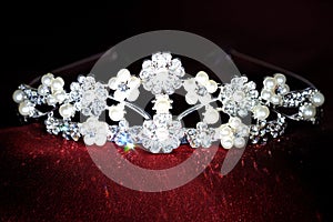 Diadem with pearls and diamonds