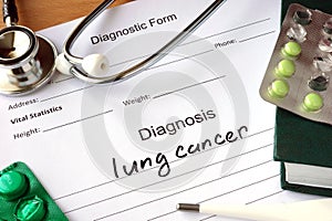 Diagnosis lung cancer and pills.