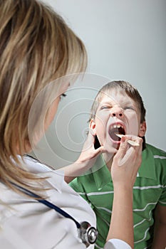 Diagnosis throat of children photo