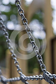 Diagonal chain with oval links
