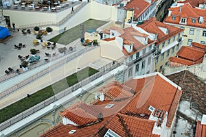 Diagonal composition of a city view with roofs and a terasse.