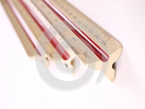 Diagonal Three Point Scale Ruler Array