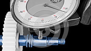 Dial gauge when measuring shaft with cogwheel