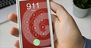 Dialing emergency number 911 on the smartphone