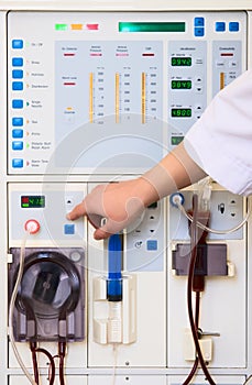 Dialysis device