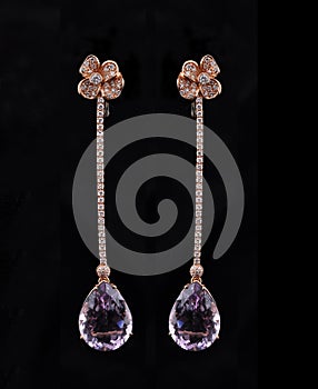 Diamond earings with reflection