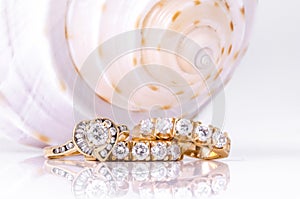 Diamond earings and ring with shell