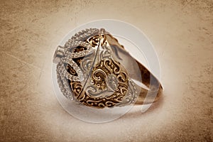 Diamond ring with vintage effect
