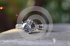 Diamond ring Is a wedding ring Luxurious and expensive Laid on the ground