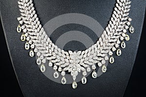 Diamonds necklace
