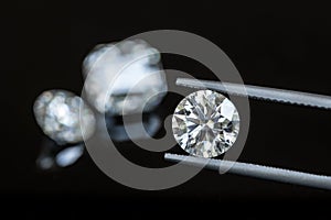 Diamons in Tweezers