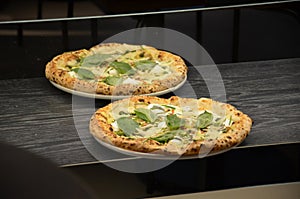Dible pizza is also delicious, take it with your family.