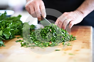 dicing fresh parsley for tantuni garnish