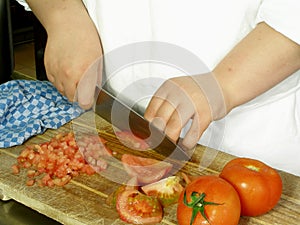 Dicing tomatoes