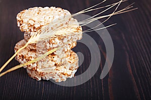 Dietary a low caloric grain crackers