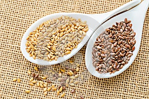 Difference of Golden linseeds and brown linseeds.