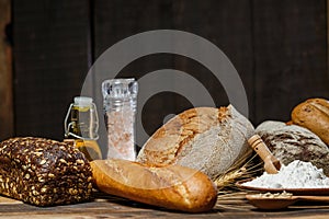 Different loaves of bread cooked with flour and gluten-free wheat on a wooden table