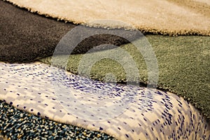 Different short wool rugs are colored in the overlap horizontally to the counter