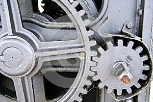 Different sized gears on the harbor crane