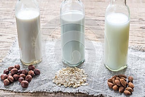 Different types of non-dairy milk