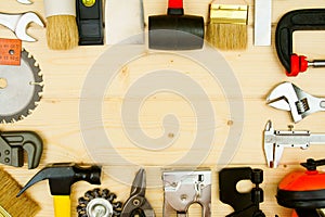 The different working tools (plane, saw, mallet