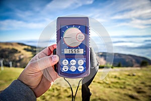 Digital altimeter for paragliding or parachute