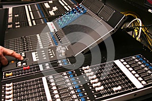 Digital audio mixer