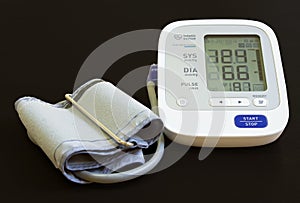 Digital blood pressure meter