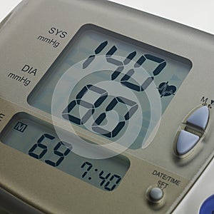 Digital blood pressure meter