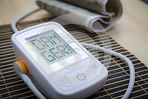 Digital blood pressure monitor with message