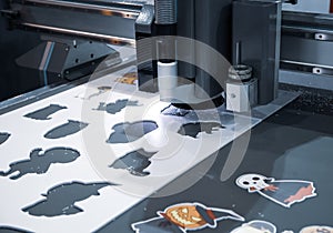 Digital cutting machine