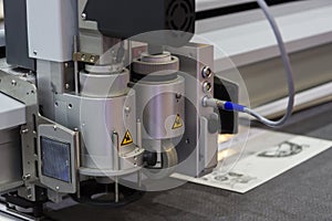 Digital cutting machine