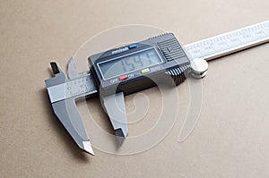 Digital electronic vernier caliper