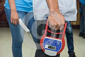 DIGITAL HAND GRIP DYNAMOMETER, Measuring values of the static flexor power for Left and right forearms