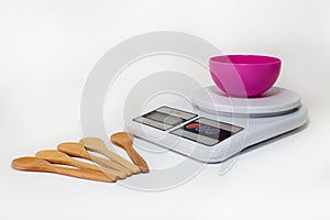 Digital kitchen scale with empty bowl
