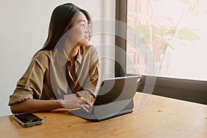 Digital nomad woman working online on the table of hostel while going abroad.