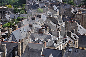 Upon the dinan roofs