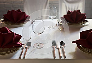 Dining table arrangement