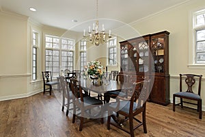 Diningroom with cream colored walls