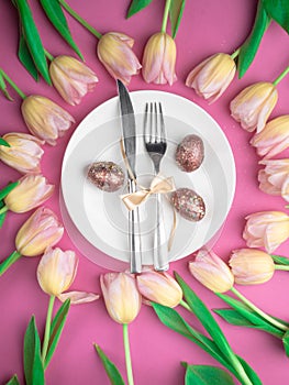 dinner plate with gold easter eggs, bow, tulips