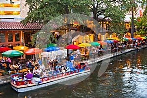 Dinner River Cruise and Dining at night River Walk San Antonio Te