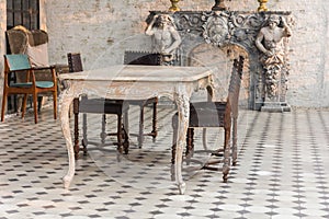 Dinning room table and chairs