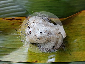 Dioscorea hispida is a dessert that many people like. The wild yam is eaten with sticky rice.