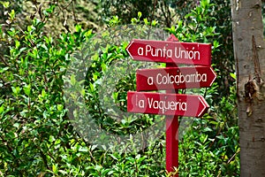 Direction sign in in HuascarÃ¡n National Park
