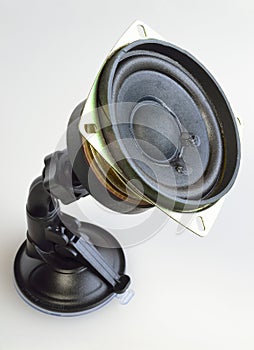 Directional phonation of speaker photo