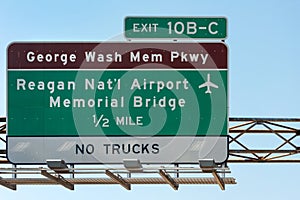 Directional sign to Reagan International airport