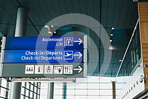 Directional signs to facilities in an airport