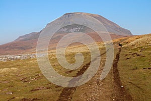 Dirtroad to Pen-y-ghent